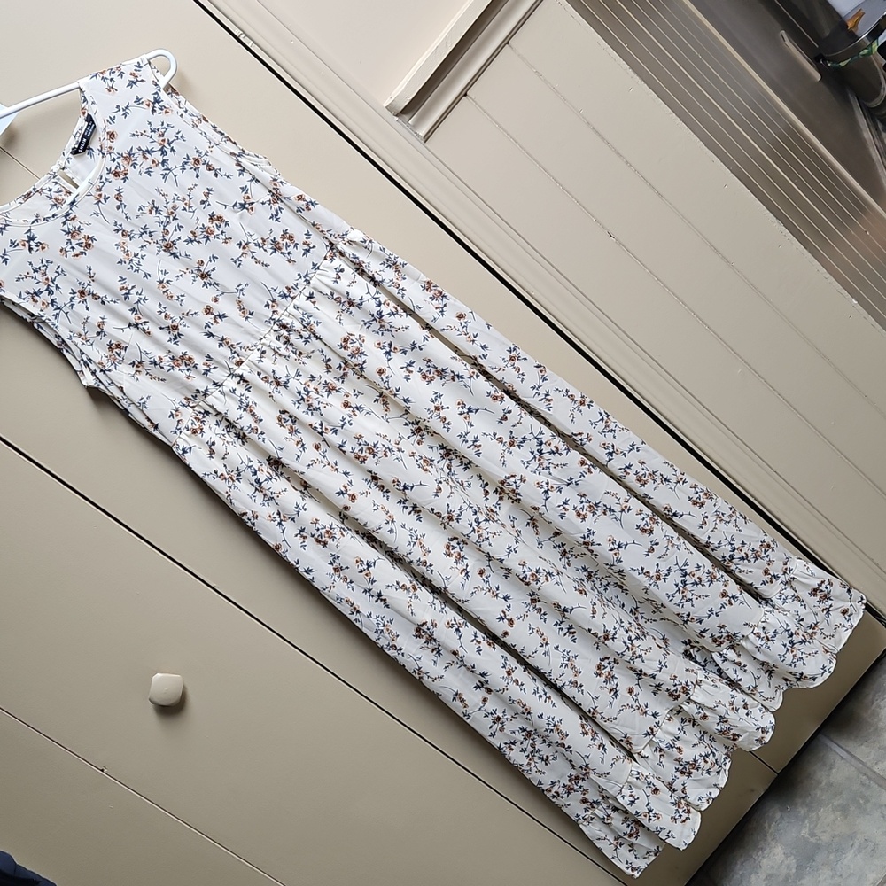 28. New SHEIN Floral Maxi Dress Size S Fits like a M
